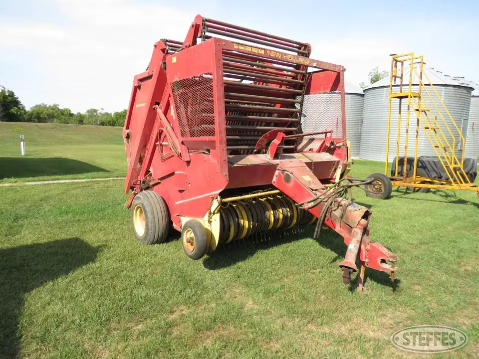 New Holland 851 Round Baler