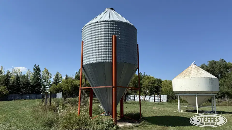 Hopper bin