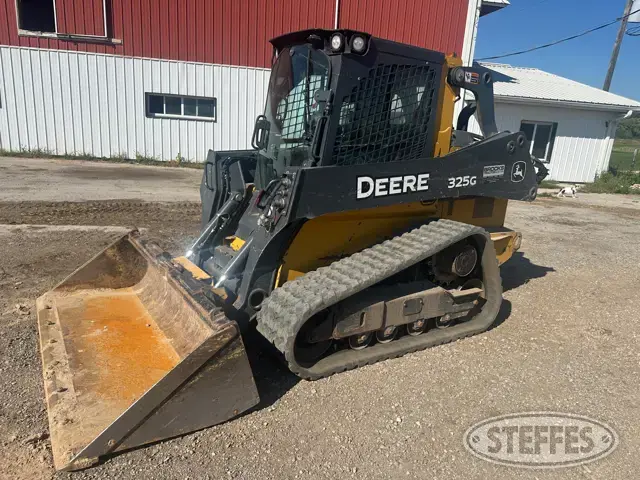 Deere 325G