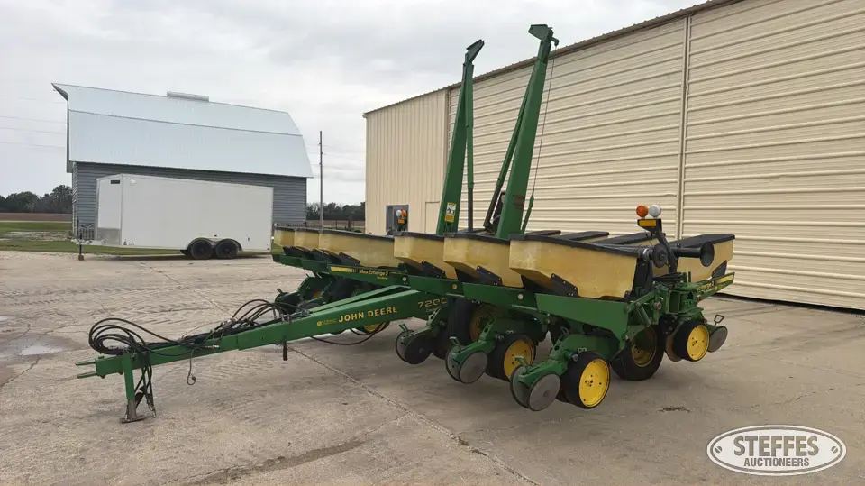 John Deere 7200 Conservation 12 or More Row Planter