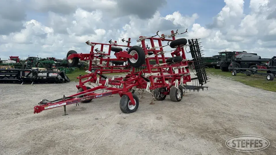 Wil-Rich Quad 5 Field Cultivator