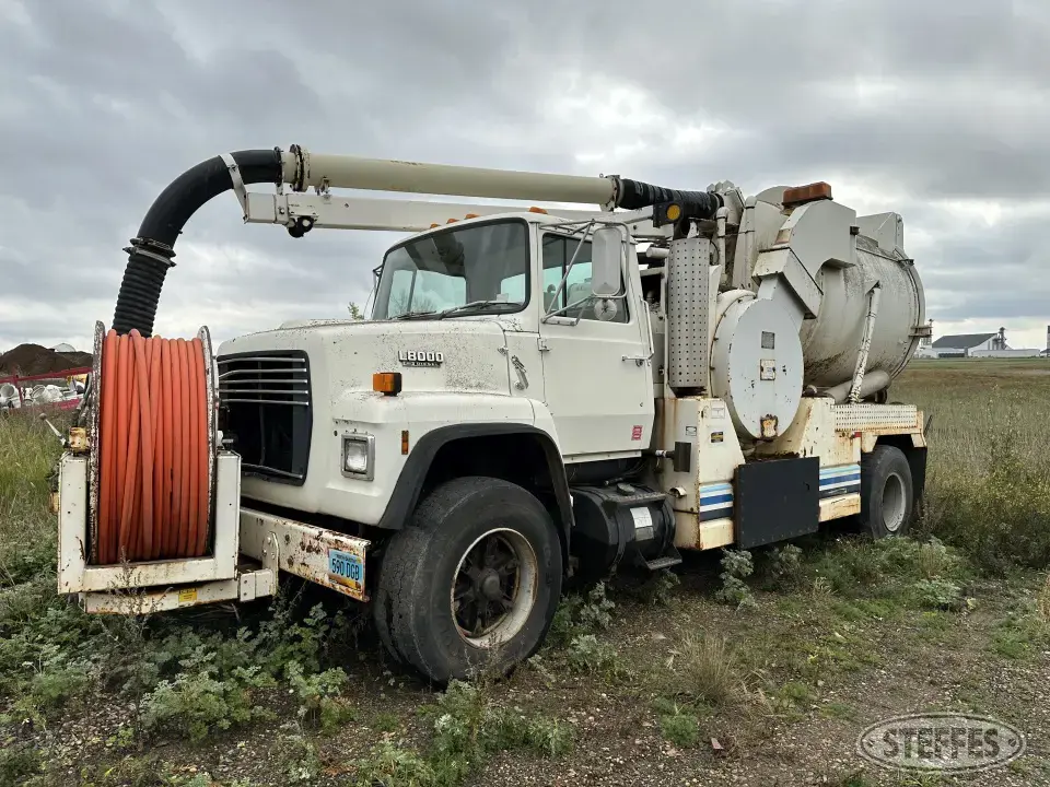1989 Ford L8000 Tank Truck