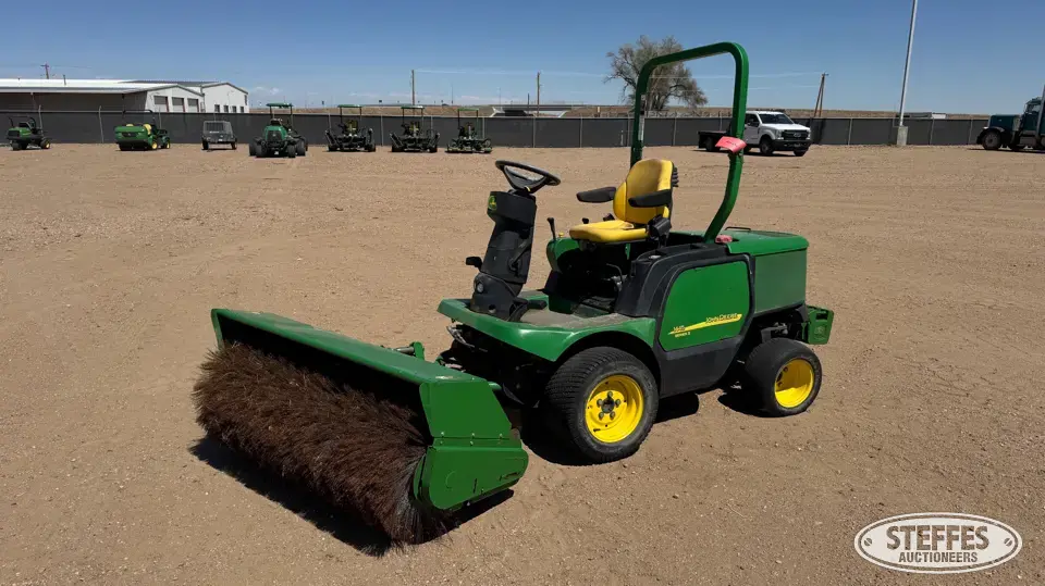 John Deere 1445 Series II Lawn Tractor