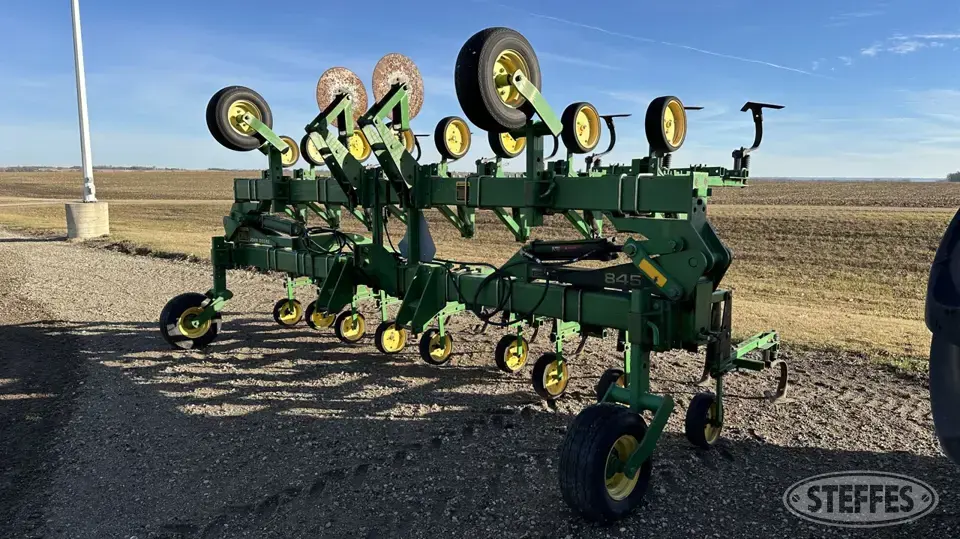 John Deere 845 Row Crop Cultivator