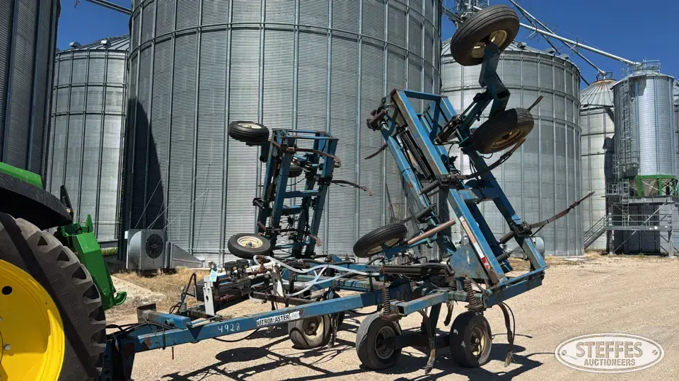 Nitromaster 8000 Series NH3 Applicator