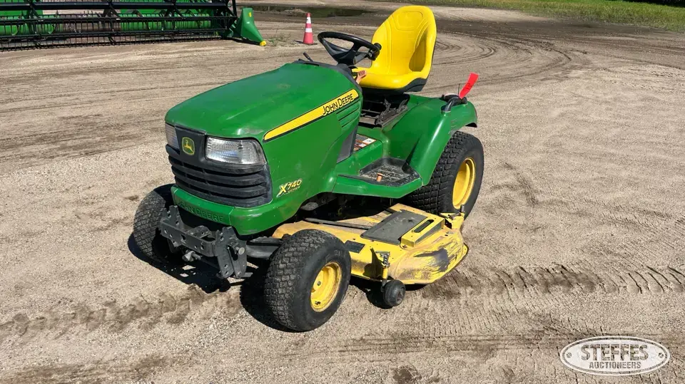 John Deere X740 Ultimate Lawn Tractor