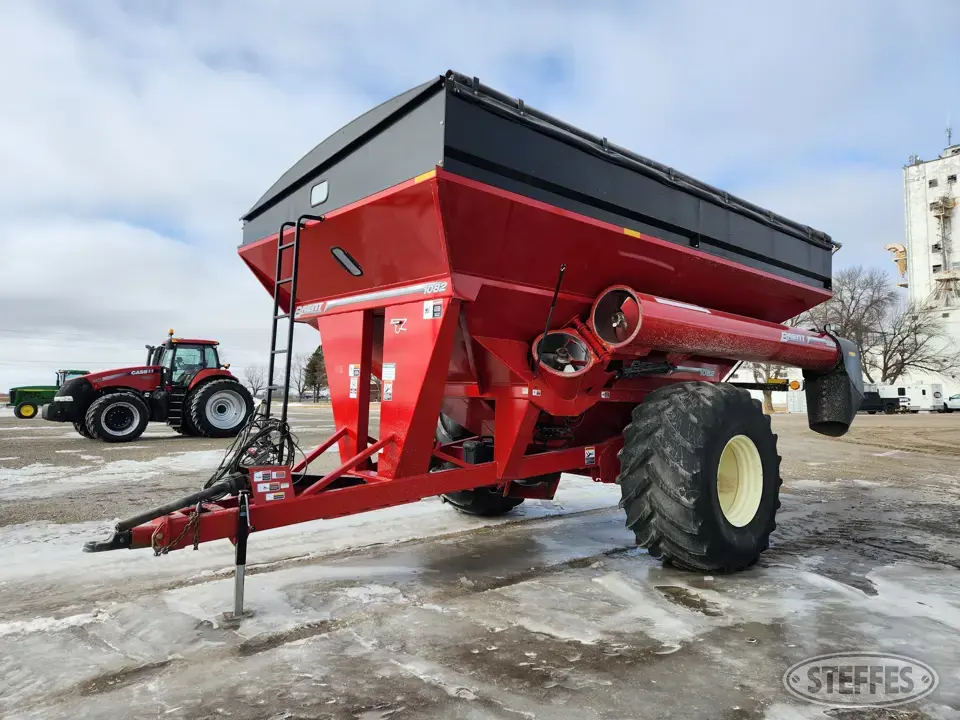 2016 Brent 1082 Grain Cart