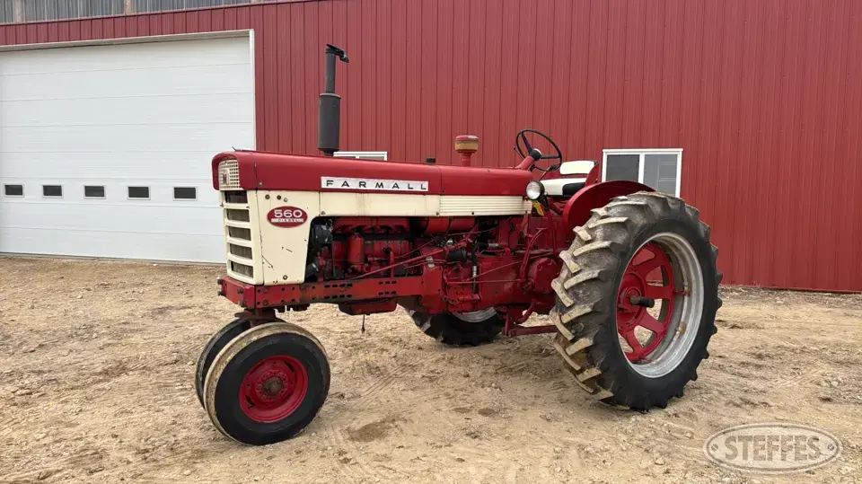 1962 Farmall 560 2WD Tractor