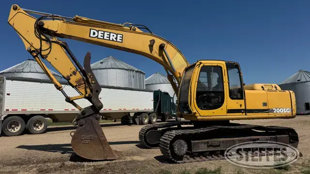 2001 Deere 200LC