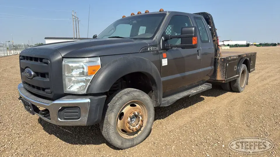 2014 Ford Super Duty F-550 XL Flatbed Truck
