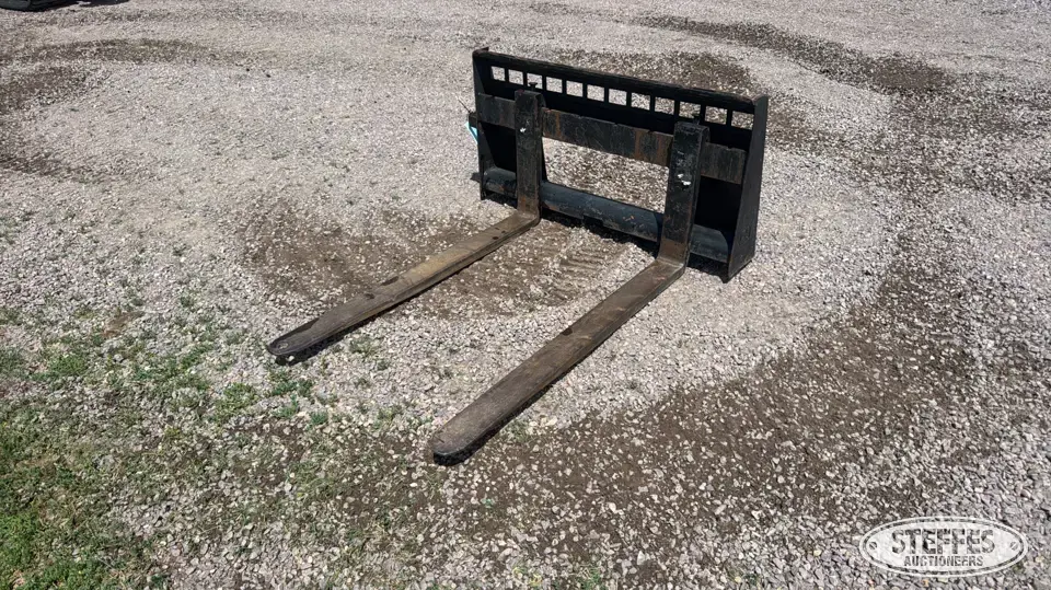 CAT 149-1411 skid steer pallet forks Skid Steer Fork
