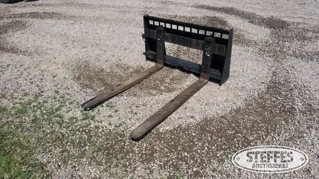 CAT 149-1411 skid steer pallet forks
