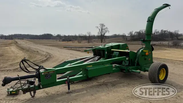 John Deere 3975