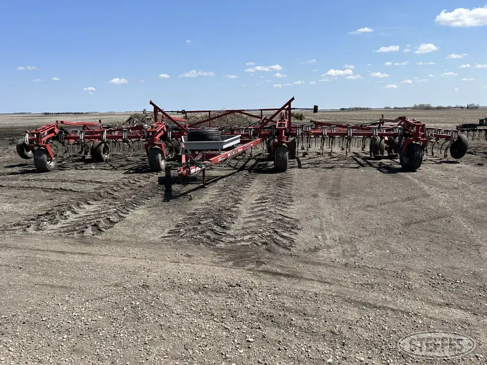 Wil-Rich Quad 5 Field Cultivator