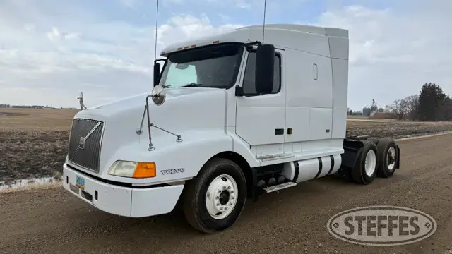 2001 Volvo VNL