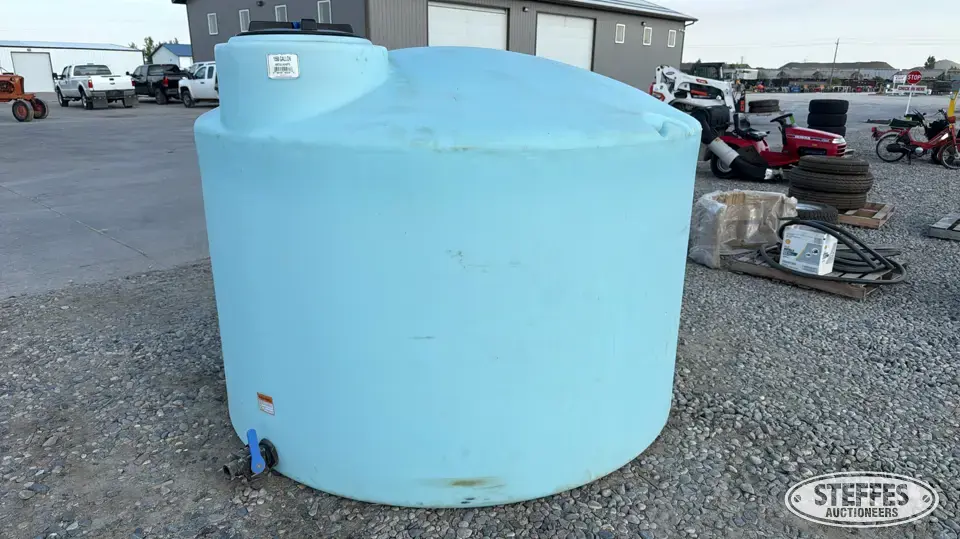 1,500 gal. poly tank