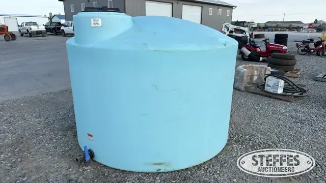 1,500 gal poly tank