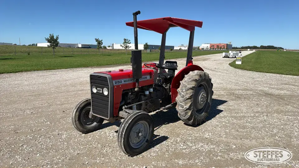 1986 Massey Ferguson 250 2WD Tractor