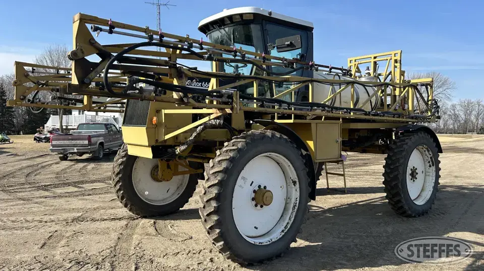 1994 Ag-Chem RoGator 664 Self-Propelled Sprayer