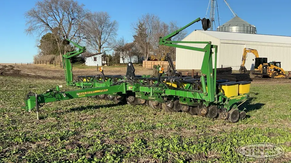 John Deere 1760 12 or More Row Planter