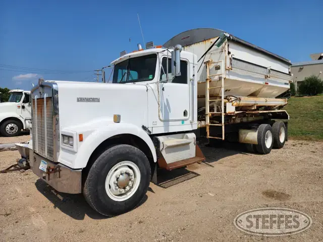 1983 Kenworth W900