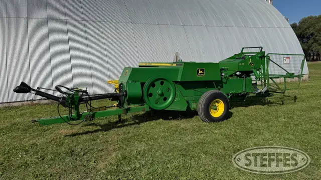John Deere 328