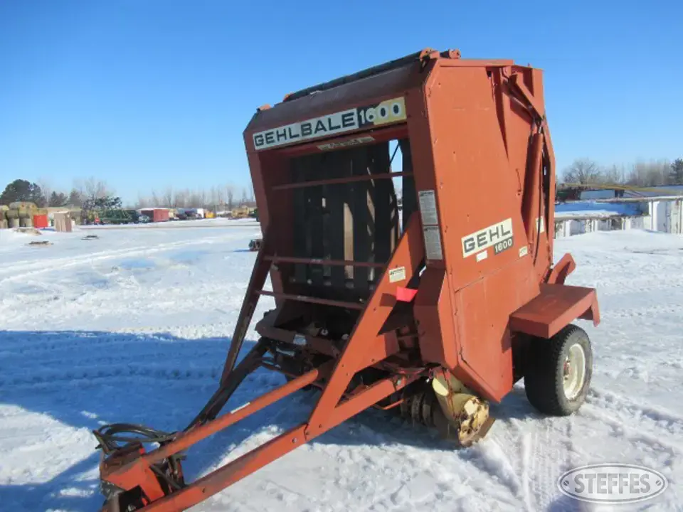 Gehl 1600 Round Baler