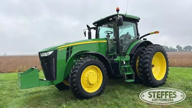 2013 John Deere 8235R