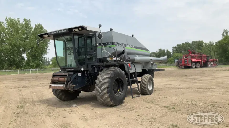 Gleaner R60 Combine