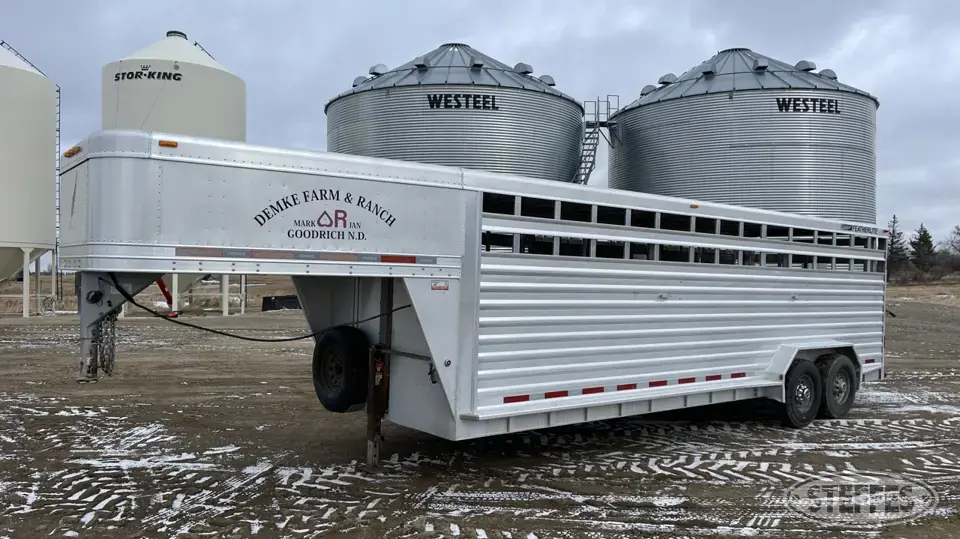 2009 Featherlite Gooseneck Livestock Trailer