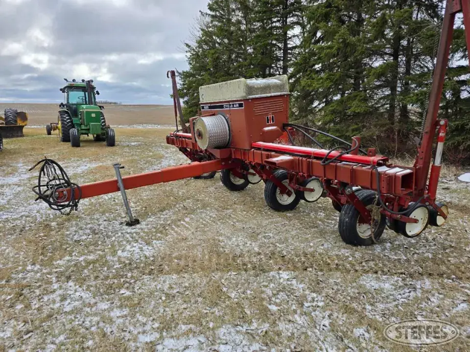 International 800 Cyclo Less Than 12 Row Planter