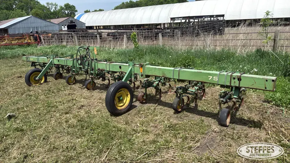 John Deere 75 Row Crop Cultivator
