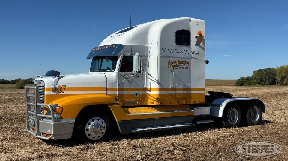 1995 Freightliner FLD120 Conventional Truck with Sleeper