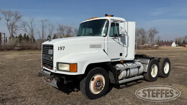 1997 Mack CH613