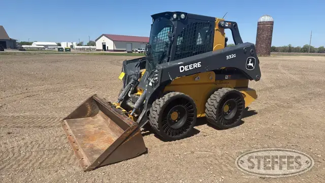 2020 Deere 332G