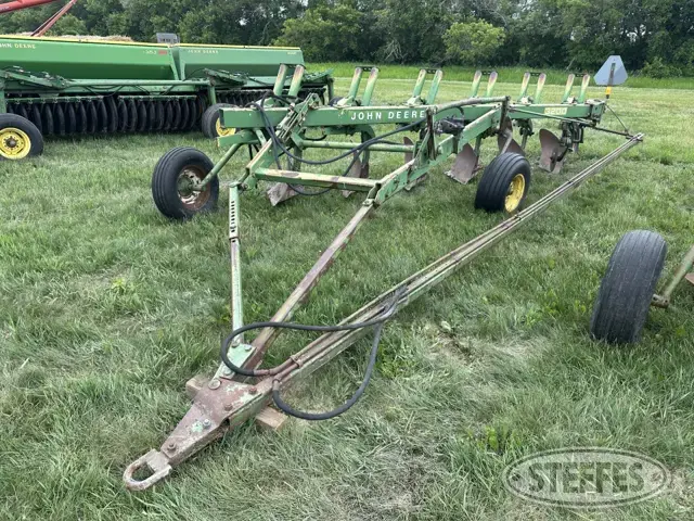 John Deere 3200