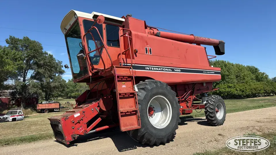 International 1480 Combine