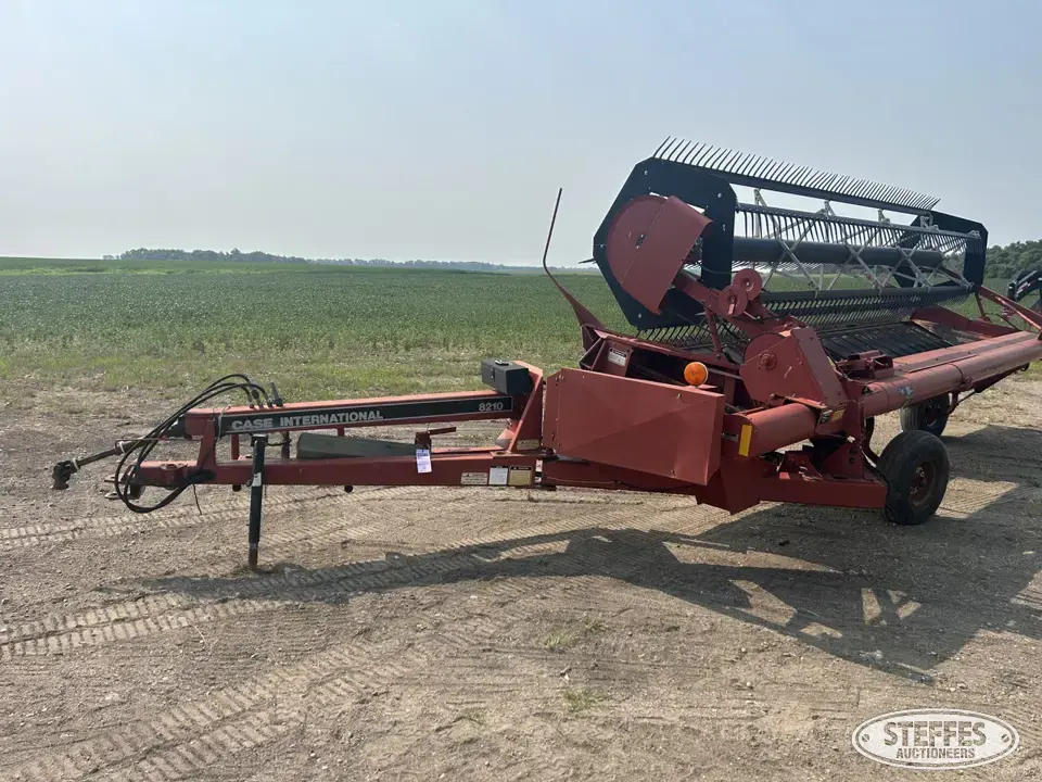 Case IH 8210 Pull-Type Swather