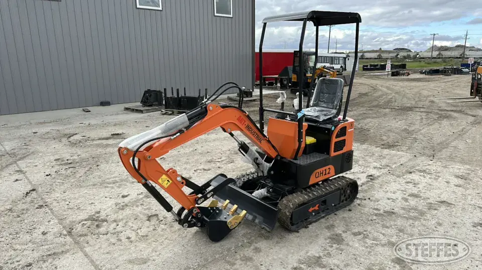 AGT Industrial QH12 Mini-Excavator