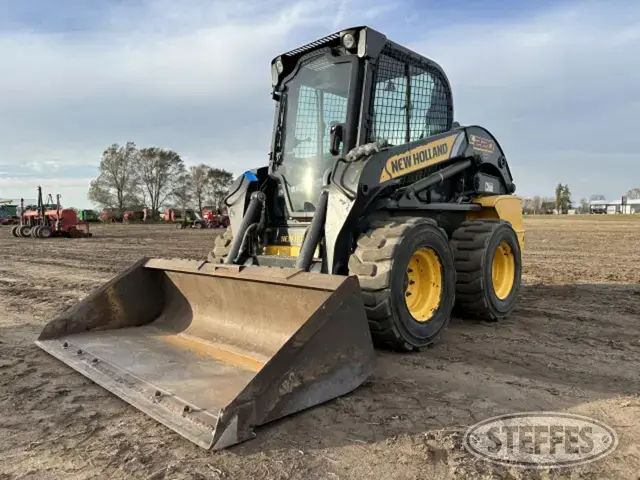 2012 New Holland L220