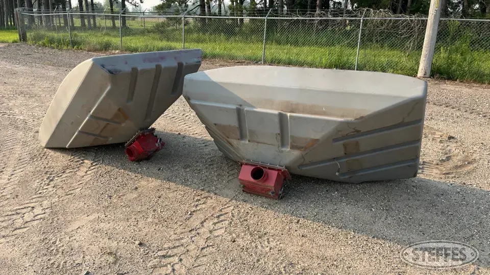 (2) Case IH Farm Support Item