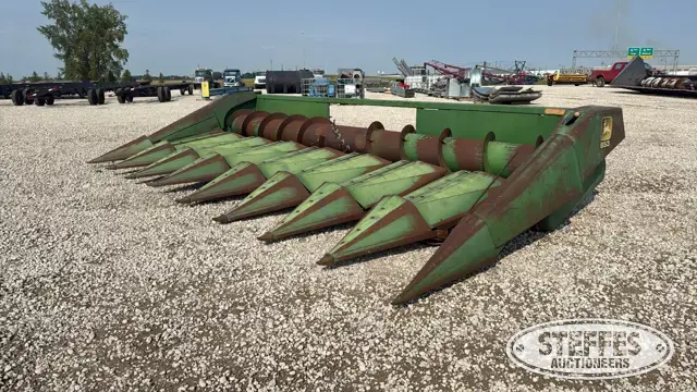 John Deere 853