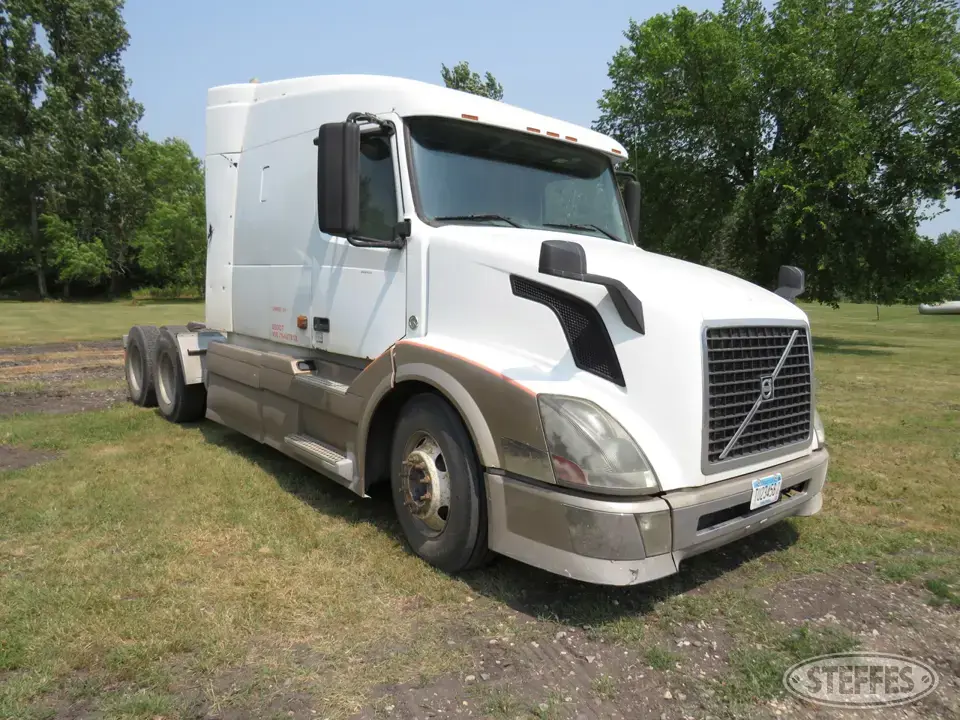 2007 Volvo VNL Conventional Truck with Sleeper