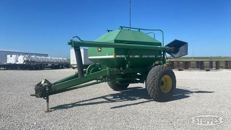 John Deere 787 Commodity Cart