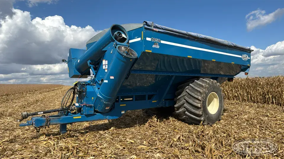 2007 Kinze 1050 Harvest Commander Grain Cart
