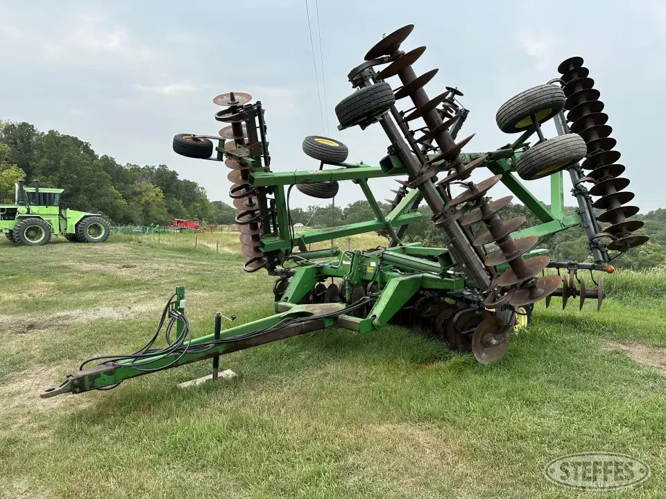 John Deere 635 Disc