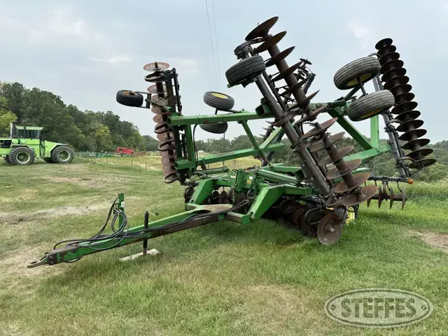 John Deere 635