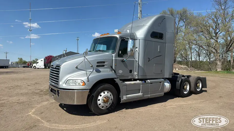 2014 Mack Pinnacle CXU613 Conventional Truck with Sleeper