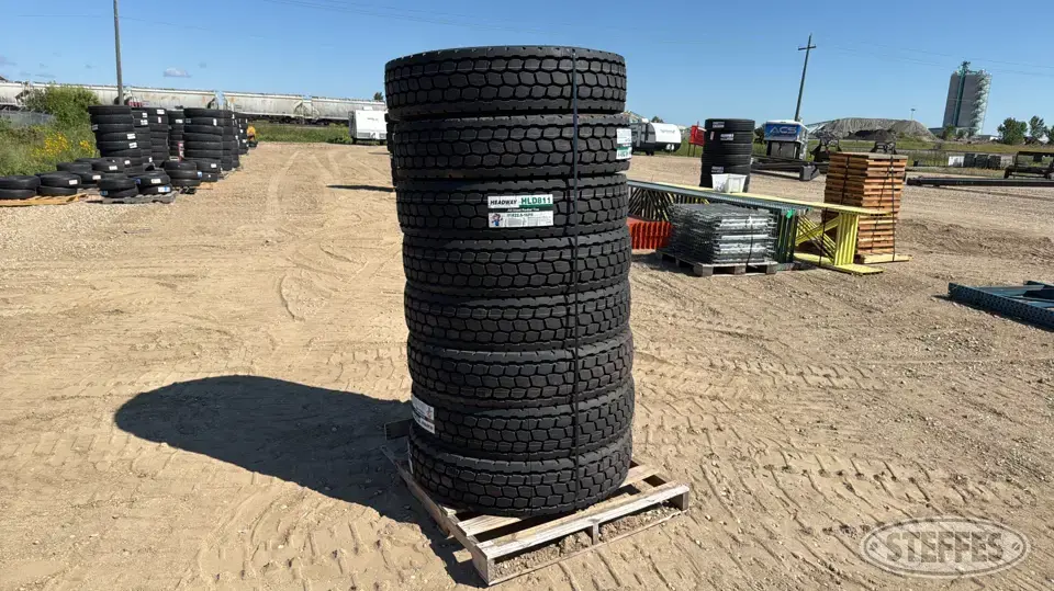 (8) Headway HLD811 11R22.5 tires Truck Tire