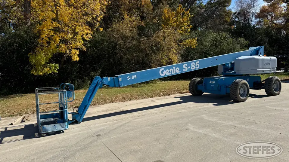 1999 Genie S-85 Boom Lift